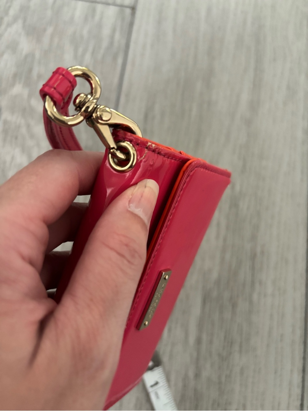 Kate Spade wallet in pink patent. - Picture 9 of 11